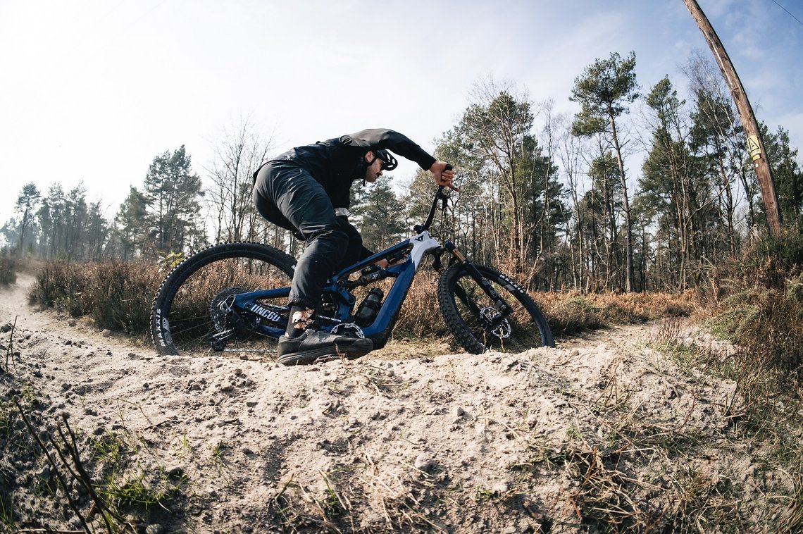 Noch Agiler, spritziger und effizienter zeigt sich die 29er-Version mit 140 mm Federweg.
