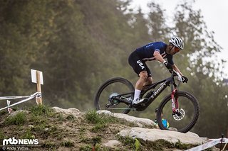 In den USA scheint es Mode zu sein, in enger Pelle (Bib-Short und tightes Trikot) aufs E-MTB zu steigen. In den USA scheint es Mode zu sein, in enger Pelle (Bib-Short und tightes Trikot) aufs E-MTB zu steigen.