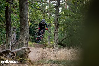 Spielerisch und stylisch über den Trail fliegen? Mit dem Santa Cruz Heckler CC MX gar kein Problem. Spielerisch und stylisch über den Trail fliegen? Mit dem Santa Cruz Heckler CC MX gar kein Problem.