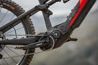 Rotwild setzt auf den Pinion E1.12 MGU – ein Motor mit integrierter Schaltung, die 12 Gänge zur Verfügung stellt. Rotwild setzt auf den Pinion E1.12 MGU – ein Motor mit integrierter Schaltung, die 12 Gänge zur Verfügung stellt.