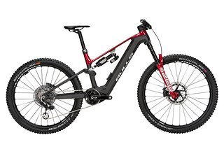 Bulls Sonic EN-R – so wird es in Serie aussehen. Markant und gut aufeinander abgestimmt: die rote Lackierung am Rahmen gepaart mit der roten RockShox Zeb Ultimate. Bulls Sonic EN-R – so wird es in Serie aussehen. Markant und gut aufeinander abgestimmt: die rote Lackierung am Rahmen gepaart mit der roten RockShox Zeb Ultimate.