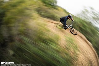 Hohe Geschwindigkeiten sind kein Problem für das Alpine Trail E Bosch. Hohe Geschwindigkeiten sind kein Problem für das Alpine Trail E Bosch.
