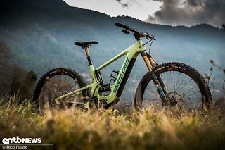 Santa Cruz Heckler 29 - MY 2022. Hier die Topversion mit SRAM XO1 AXS-Schaltung, Fox Factory-Federgabel und Carbon-Felgen von Reserve in 29". Santa Cruz Heckler 29 - MY 2022. Hier die Topversion mit SRAM XO1 AXS-Schaltung, Fox Factory-Federgabel und Carbon-Felgen von Reserve in 29".