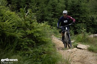 Im Uphill punktet das Santa Cruz Heckler SL mit einem kraftvollen Motor und einer kletterfreudigen Geometrie. Im Uphill punktet das Santa Cruz Heckler SL mit einem kraftvollen Motor und einer kletterfreudigen Geometrie.