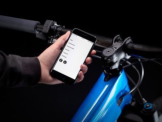 Mittels App können diverse Systeminfos und Tourdaten abgelesen sowie Updates eingespielt werden Mittels App können diverse Systeminfos und Tourdaten abgelesen sowie Updates eingespielt werden