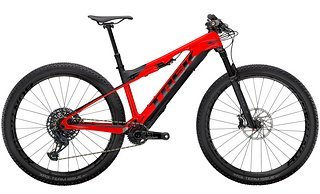 Trek E-Caliber 9.8 GX | Schaltung: SRAM GX | Gewicht: ab 16,99 kg | Preis: 8.399 € (UVP) Trek E-Caliber 9.8 GX | Schaltung: SRAM GX | Gewicht: ab 16,99 kg | Preis: 8.399 € (UVP)