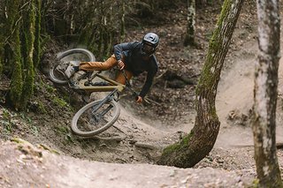 Wer ein leichtes E-Enduro für die richtig wilden Strecken sucht, wird mit dem neuen Specialized Turbo Kenevo SL 2 bestimmt happy. Wer ein leichtes E-Enduro für die richtig wilden Strecken sucht, wird mit dem neuen Specialized Turbo Kenevo SL 2 bestimmt happy.
