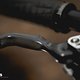 Der Bremshebel der SRAM Code Ultimate Stealth ist aus Carbon gefertigt und passt ergonomisch ausgezeichnet zu meinen Fingern.