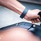 Mittels Smart Key Armband kann das Schloss am Oberrohr geöffnet ...